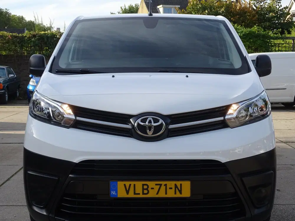 Toyota Proace Extra Range Navigator uit 2021, foto 2
