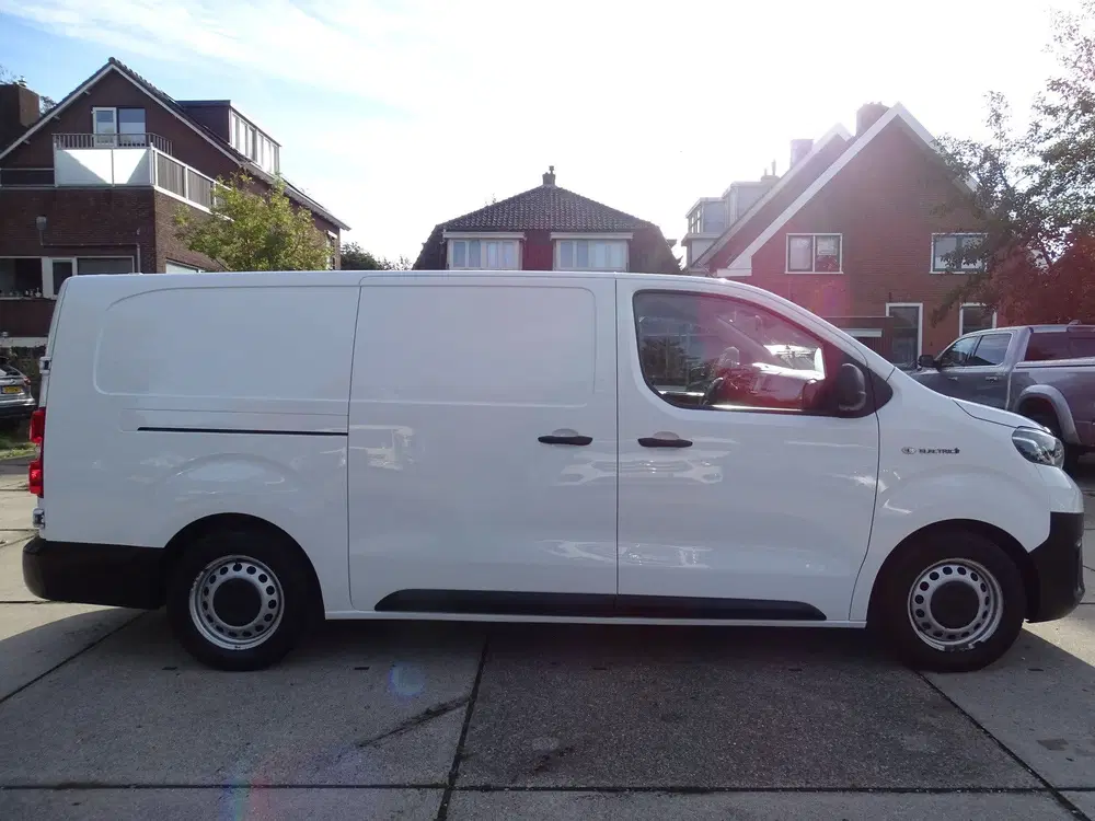 Toyota Proace Extra Range Navigator uit 2021, foto 4