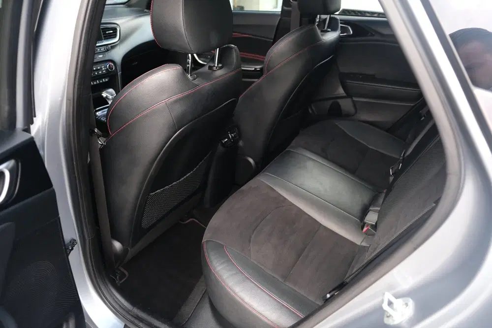 Kia ProCeed 1.6 T-GDI GT AUT 204PK Pano Trek Navi Lede uit 2019, foto 15