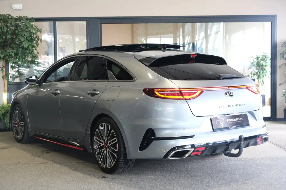Kia ProCeed 1.6 T-GDI GT AUT 204PK Pano Trek Navi Lede uit 2019, foto 2