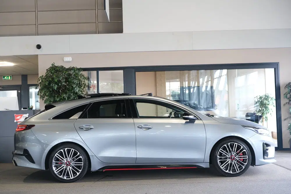 Kia ProCeed 1.6 T-GDI GT AUT 204PK Pano Trek Navi Lede uit 2019, foto 7