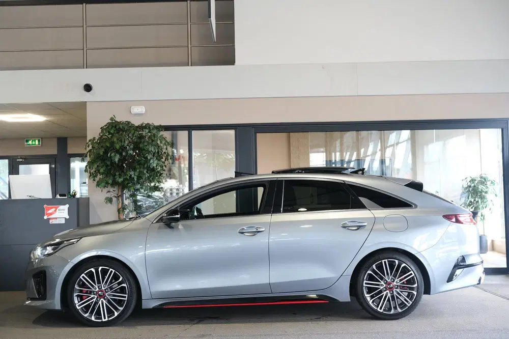 Kia ProCeed 1.6 T-GDI GT AUT 204PK Pano Trek Navi Lede uit 2019, foto 9