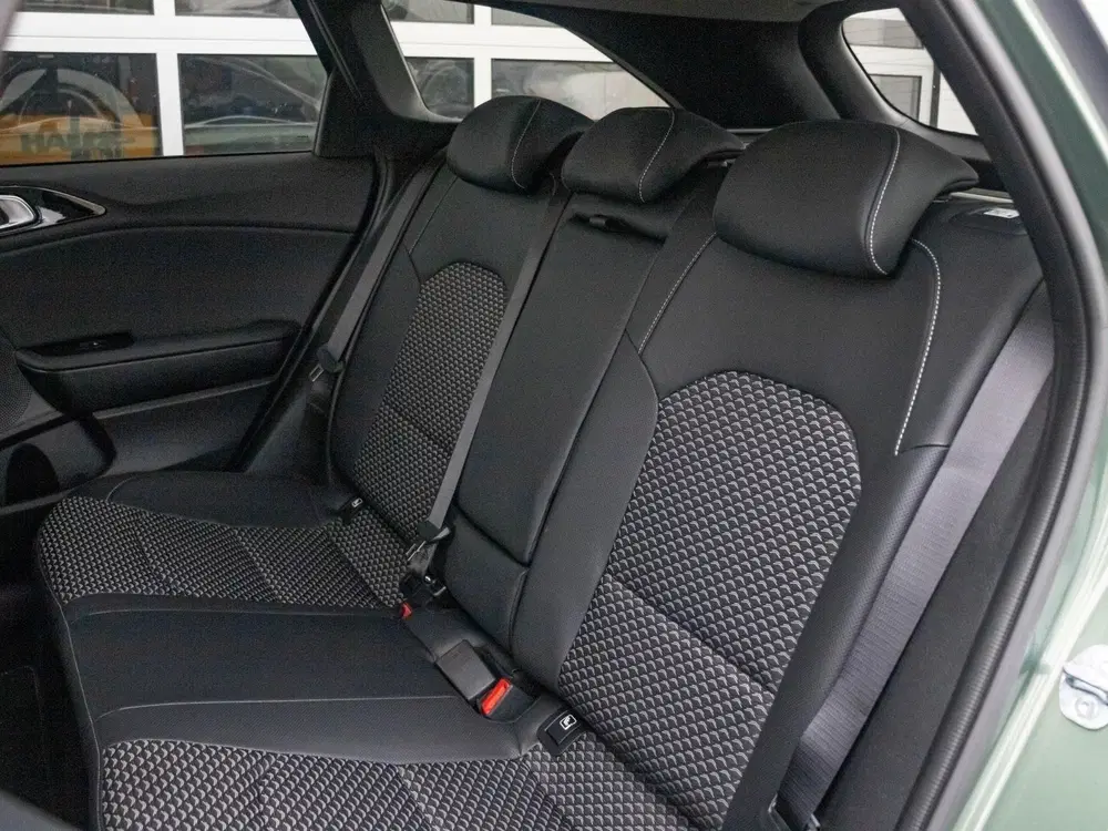 Kia Ceed 1.0 T-GDi DynamicPlusLine Navigatie l S uit 2024, foto 11