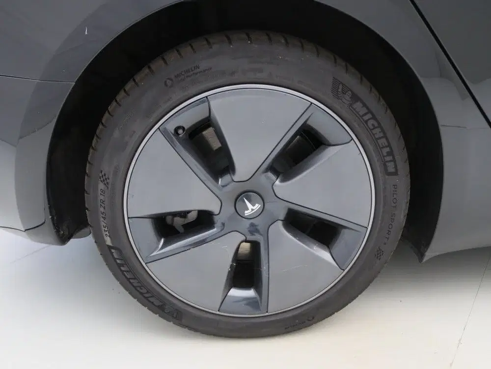 Tesla Model 3 Long Range RWD 75kWh 299pk 94.7% SoH [ AMD uit 2023, foto 9