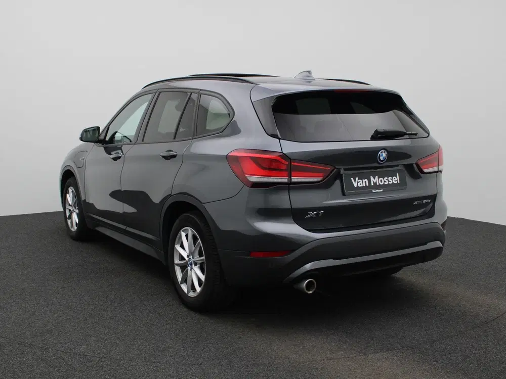 BMW X1 xDrive25e uit 2022, foto 2