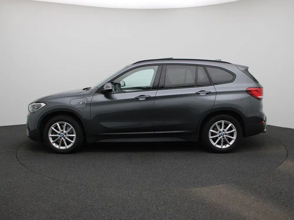 BMW X1 xDrive25e uit 2022, foto 4