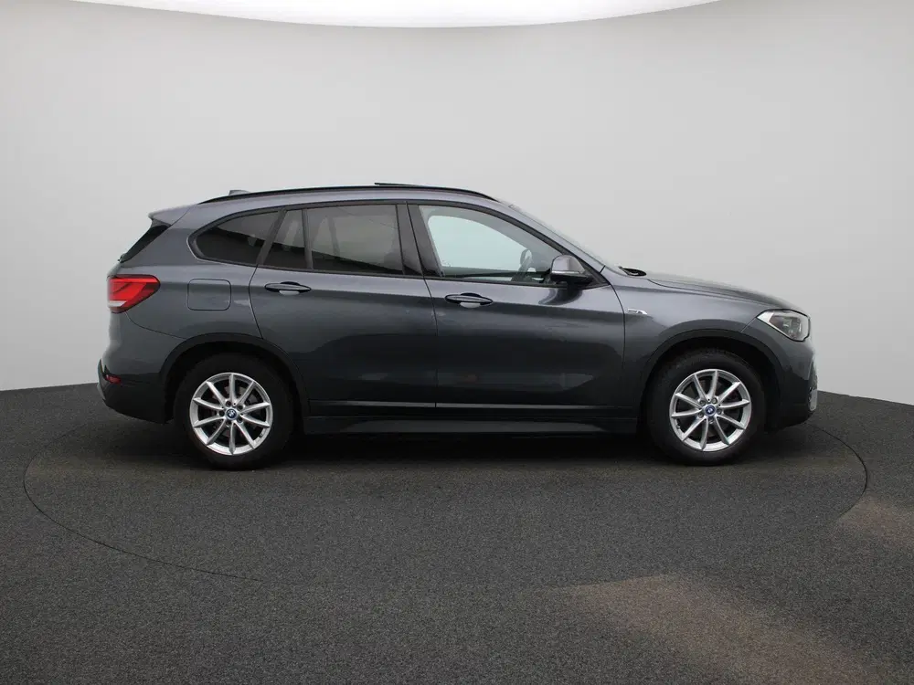 BMW X1 xDrive25e uit 2022, foto 6
