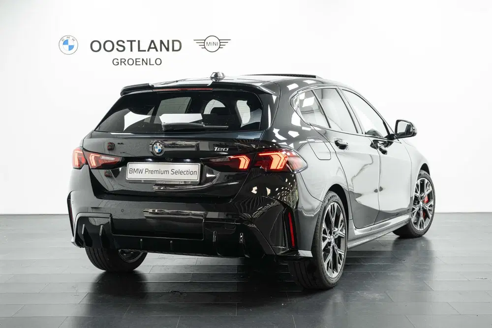 BMW 1-serie 120 M Sport Automaat uit 2026, foto 3