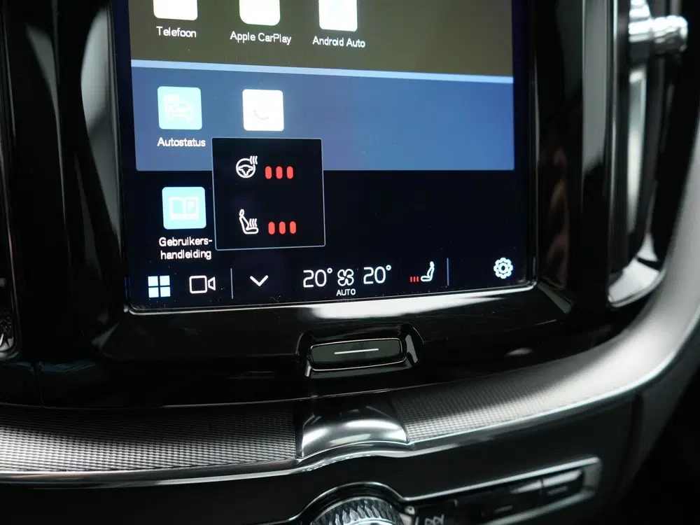 Volvo XC60 T8 AWD Plus Dark LONG RANGE PHEV 456pk Dea uit 2022, foto 15