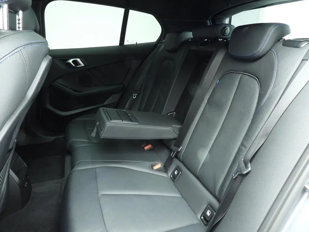 BMW 1-serie 5-deurs 118i uit 2024, foto 8