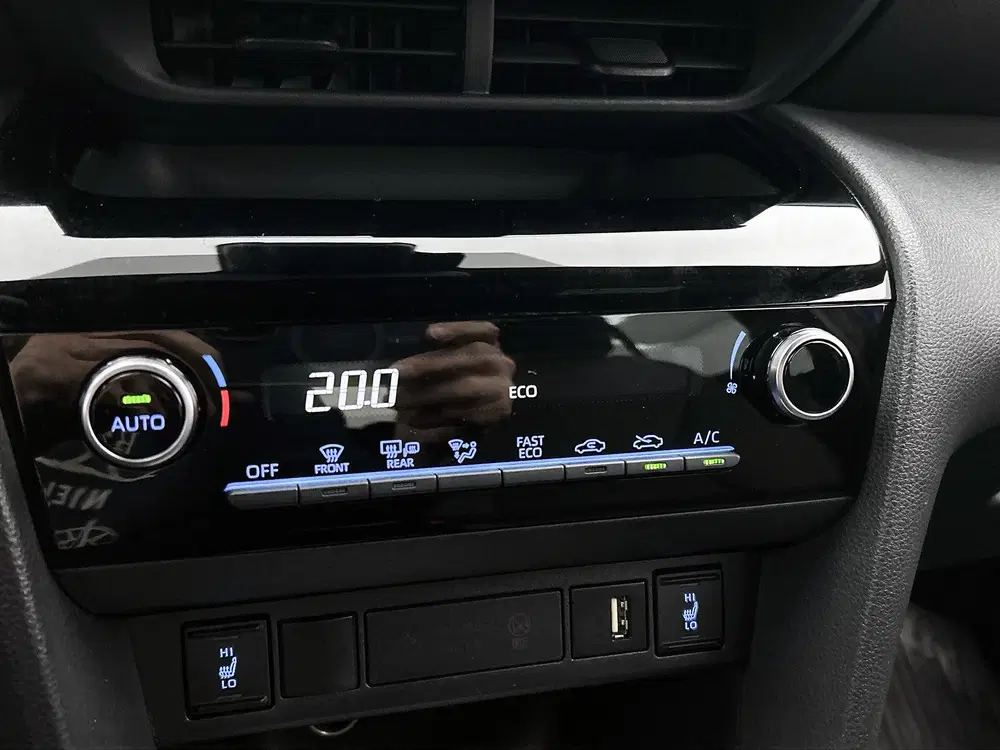 Toyota Yaris Cross 1.5 Hybrid First Edition + uit 2022, foto 12