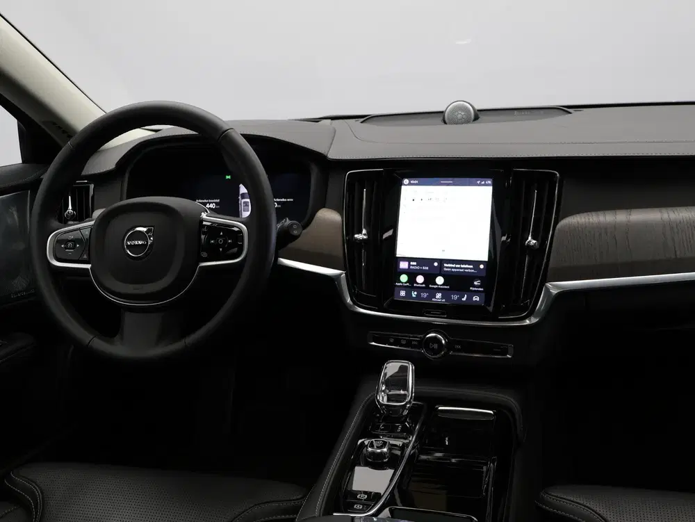 Volvo V90 2.0 T8 Plug-in hybrid AWD Ultra Dark uit 2025, foto 3