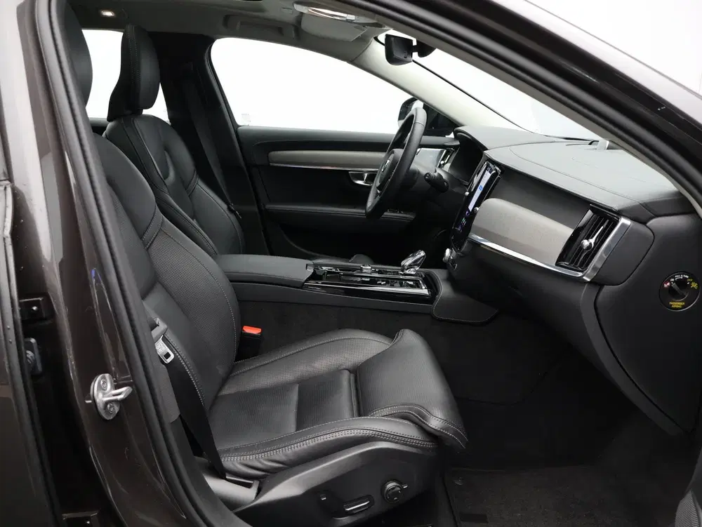 Volvo V90 2.0 T8 Plug-in hybrid AWD Ultra Dark uit 2025, foto 8