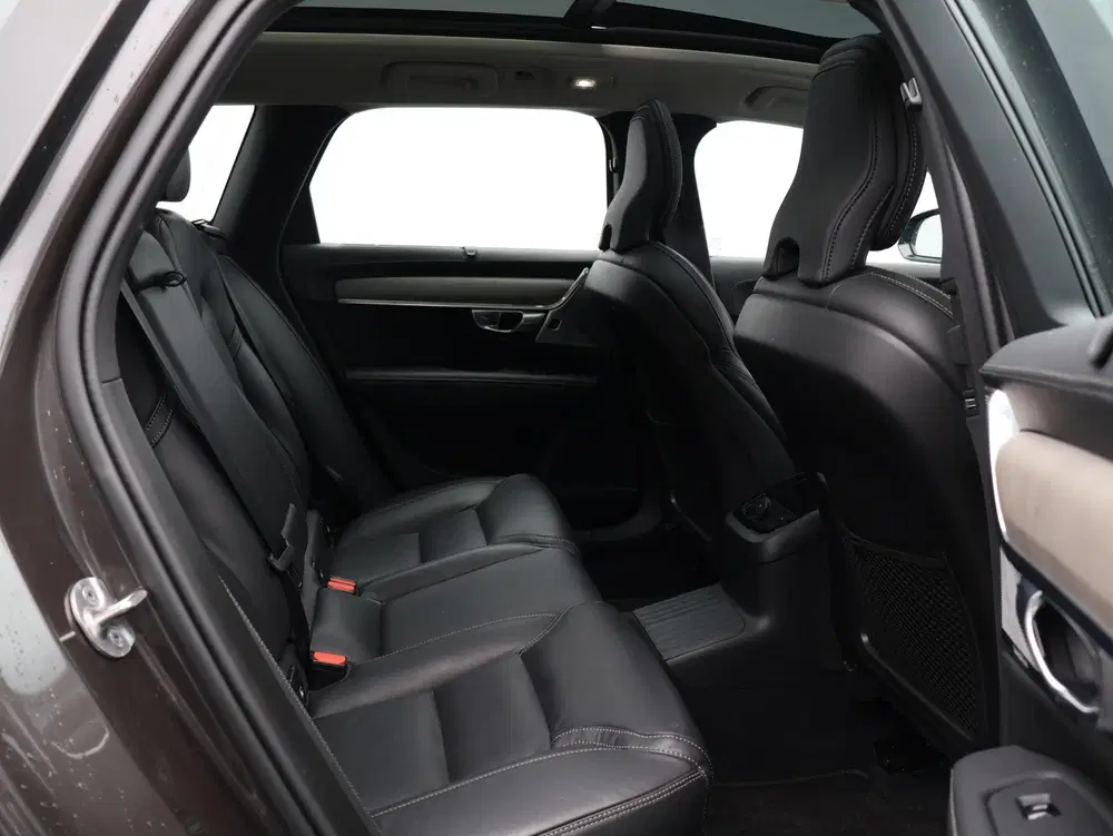 Volvo V90 2.0 T8 Plug-in hybrid AWD Ultra Dark uit 2025, foto 9