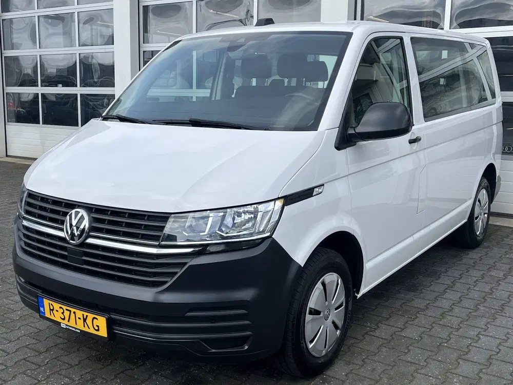 Volkswagen Transporter T6.1 Kombi 2.0 TDI L1H1-9-Persoons Ex uit 2020, foto 2