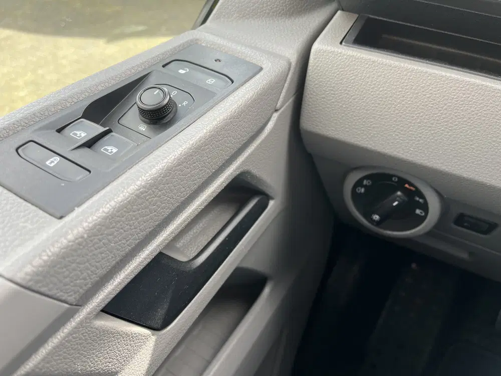 Volkswagen Transporter T6.1 Kombi 2.0 TDI L1H1-9-Persoons Ex uit 2020, foto 9