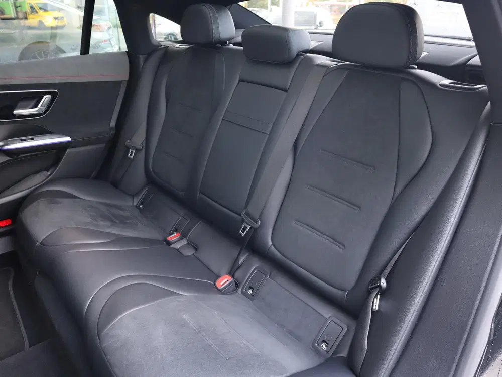 Mercedes-Benz EQE 350 AMG Line 89 kWh uit 2023, foto 12