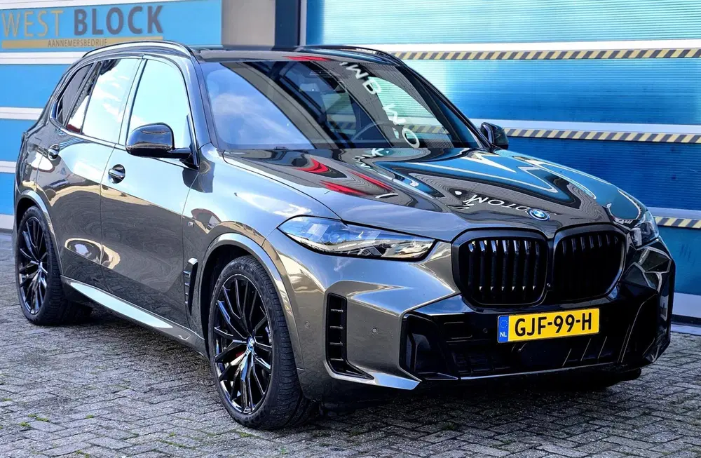 BMW X5 xDrive50e M Sport Pano Hud 360 Alcantara S uit 2023