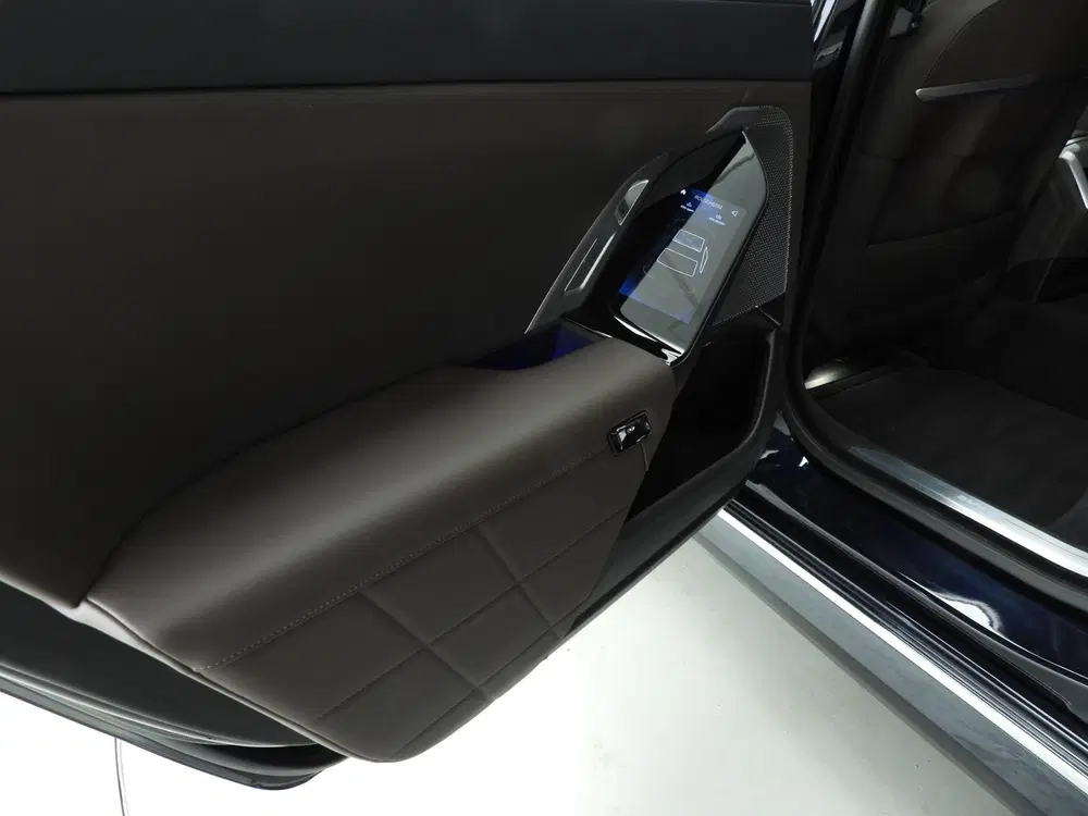 BMW i7 xDrive60 106 kWh uit 2023, foto 15