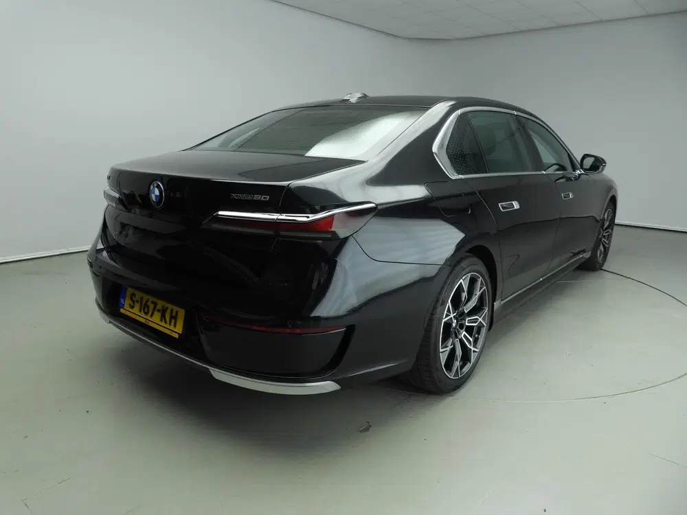 BMW i7 xDrive60 106 kWh uit 2023, foto 2