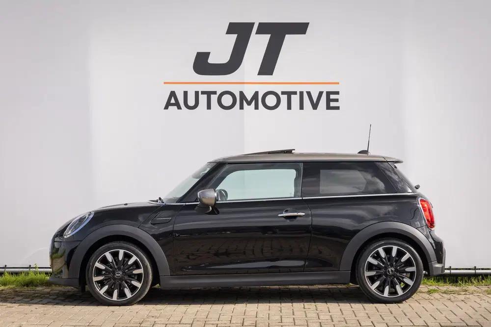 Mini Cooper 1.5 Classic Panoramadak uit 2022, foto 2