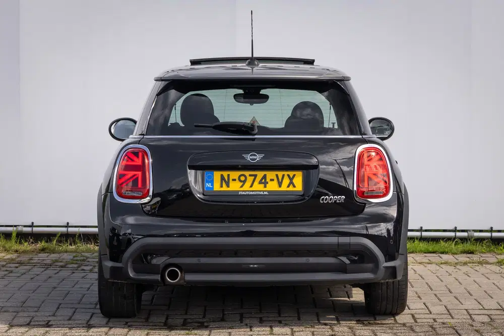 Mini Cooper 1.5 Classic Panoramadak uit 2022, foto 3