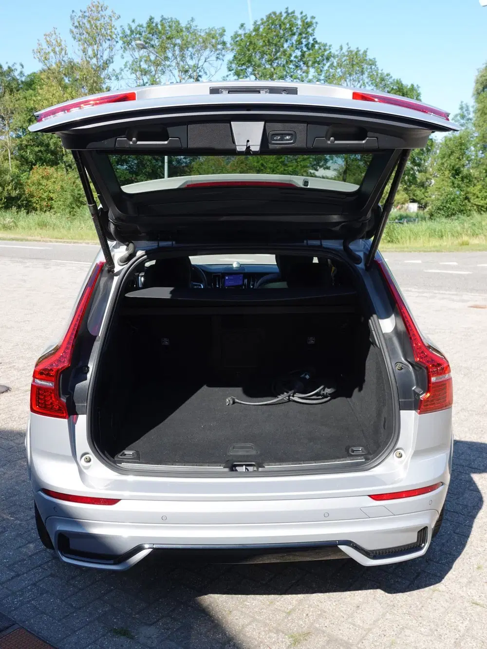 Volvo XC60 2.0 T8 PHEV AWD Polestar Engineered B&W uit 2023, foto 12
