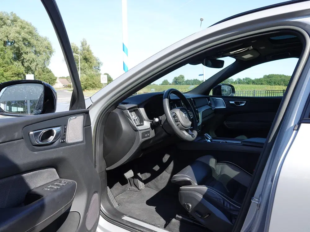 Volvo XC60 2.0 T8 PHEV AWD Polestar Engineered B&W uit 2023, foto 5