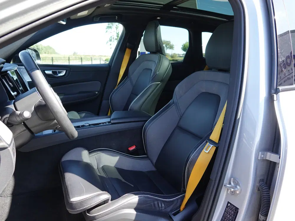Volvo XC60 2.0 T8 PHEV AWD Polestar Engineered B&W uit 2023, foto 7