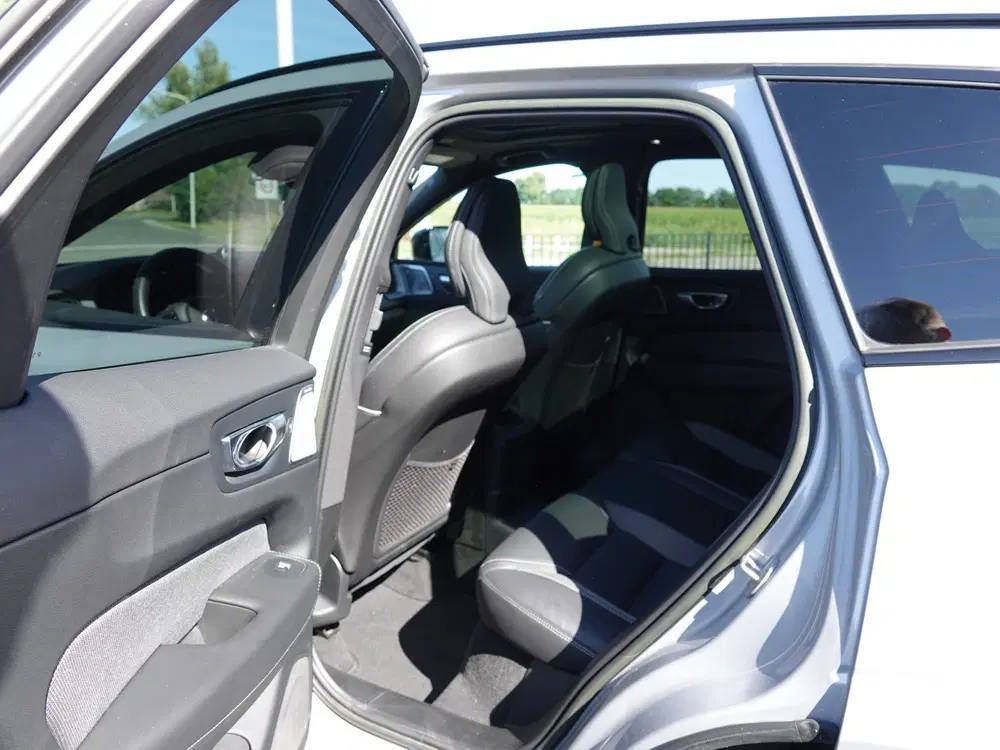 Volvo XC60 2.0 T8 PHEV AWD Polestar Engineered B&W uit 2023, foto 8