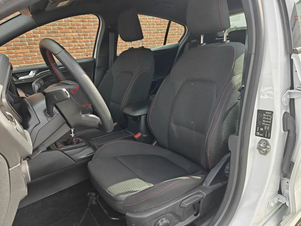 Ford Focus 1.0 EcoBoost Hybrid ST Line uit 2022, foto 7