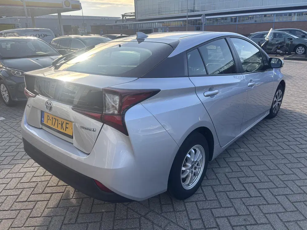 Toyota Prius 1.8 Dynamic uit 2022, foto 15