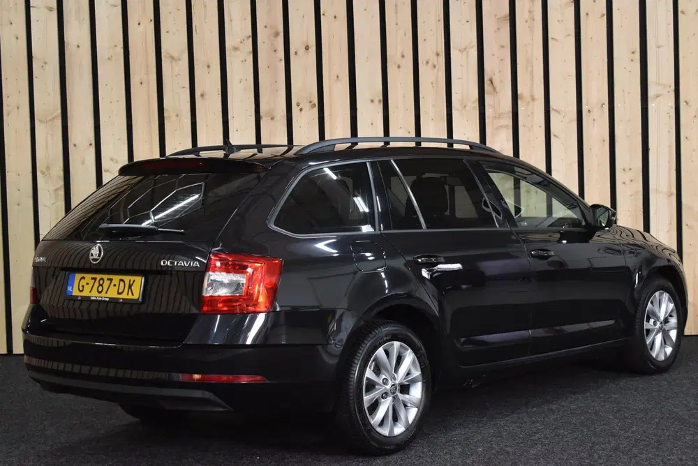 Skoda Octavia 1.0 TSI Greentech Business Edition CarPl uit 2019, foto 2