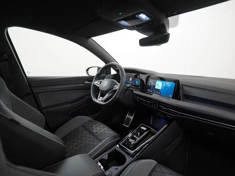 Volkswagen Golf 1.5 eTSI R-Line DSG uit 2024, foto 2
