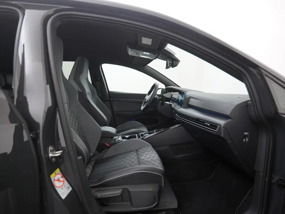 Volkswagen Golf 1.5 eTSI R-Line DSG uit 2024, foto 3
