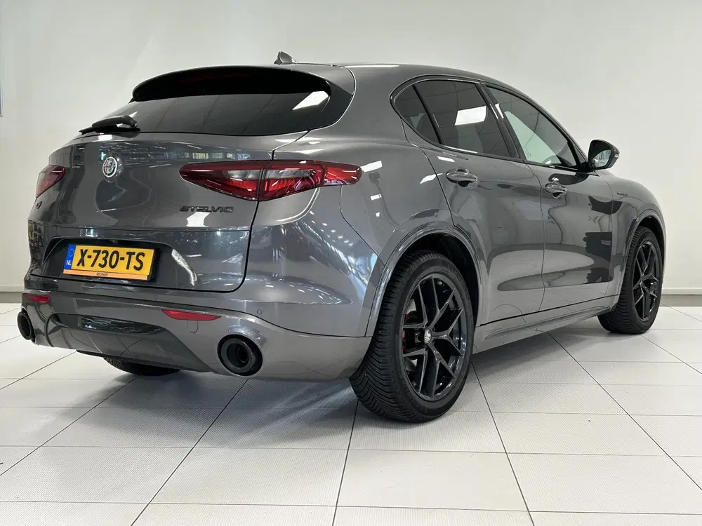 Alfa Romeo Stelvio 2.0 T AWD Veloce uit 2020, foto 2