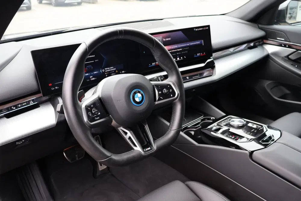 BMW i5 eDrive40 M Sport uit 2025, foto 13
