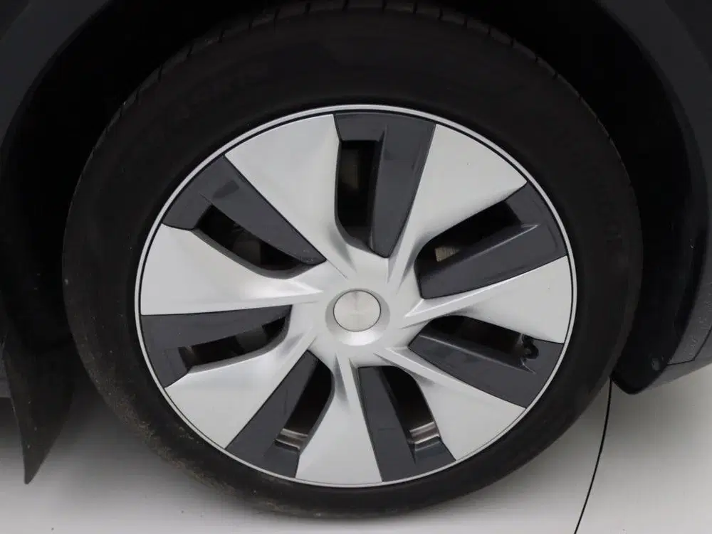 Tesla Model Y Long Range AWD 75kWh 351pk 95% SoH [ AMD R uit 2023, foto 10