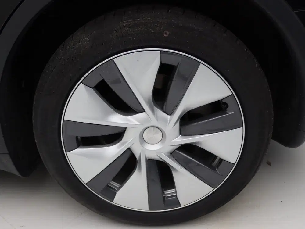 Tesla Model Y Long Range AWD 75kWh 351pk 95% SoH [ AMD R uit 2023, foto 12