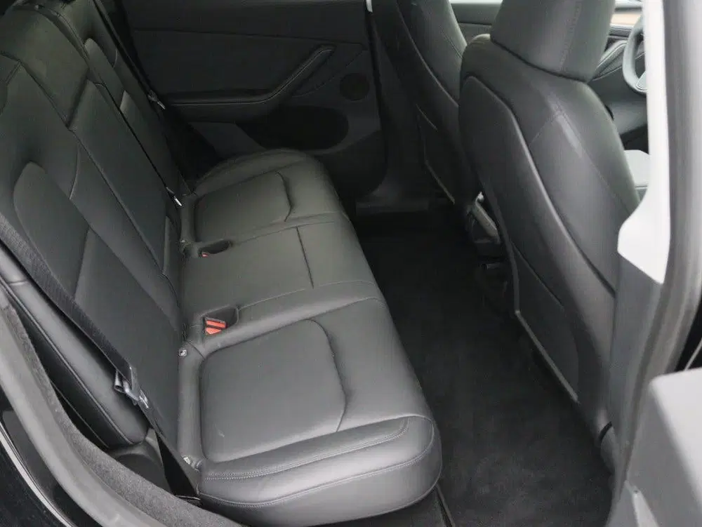 Tesla Model Y Long Range AWD 75kWh 351pk 95% SoH [ AMD R uit 2023, foto 15
