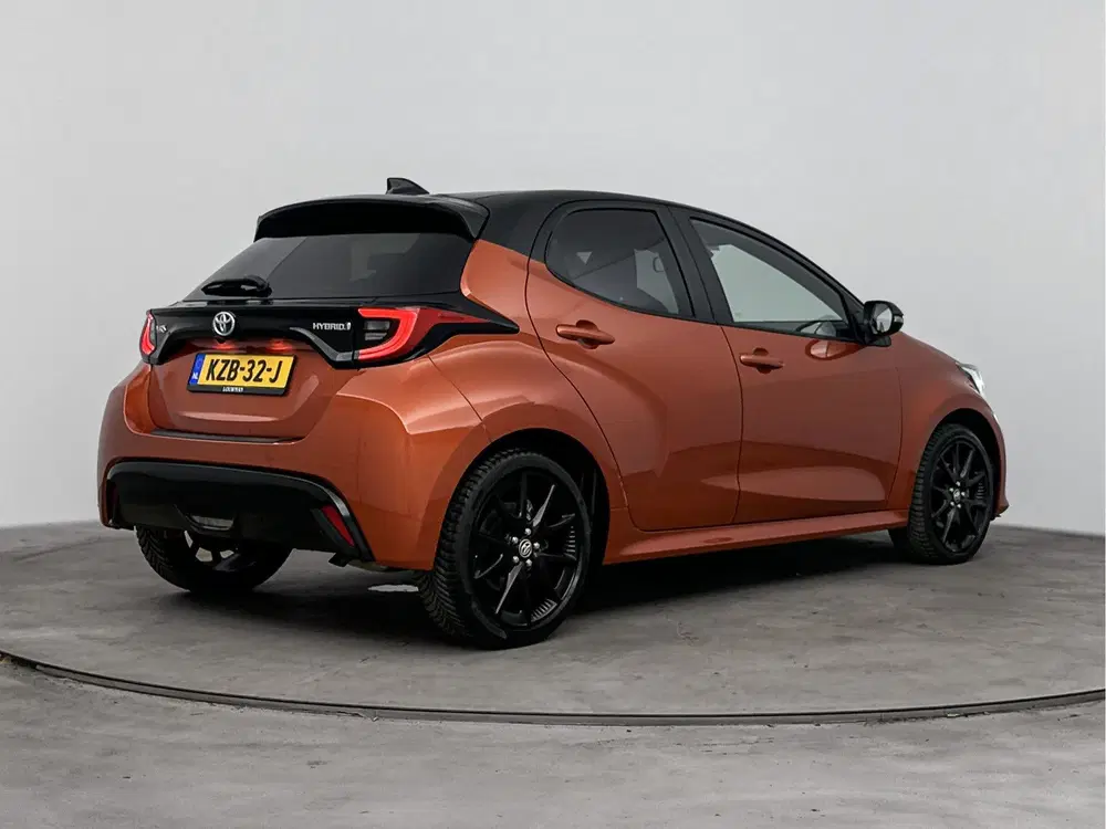 Toyota Yaris 1.5 Hybrid Executive Limited uit 2023, foto 2