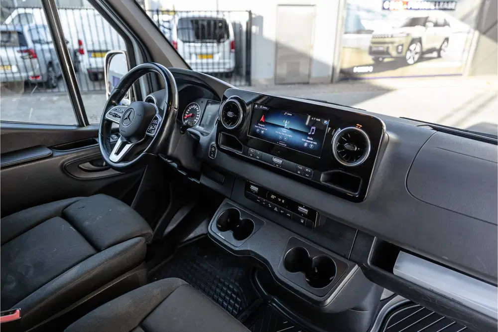 Mercedes-Benz Sprinter 319 3.0 CDI L2H2 uit 2020, foto 11