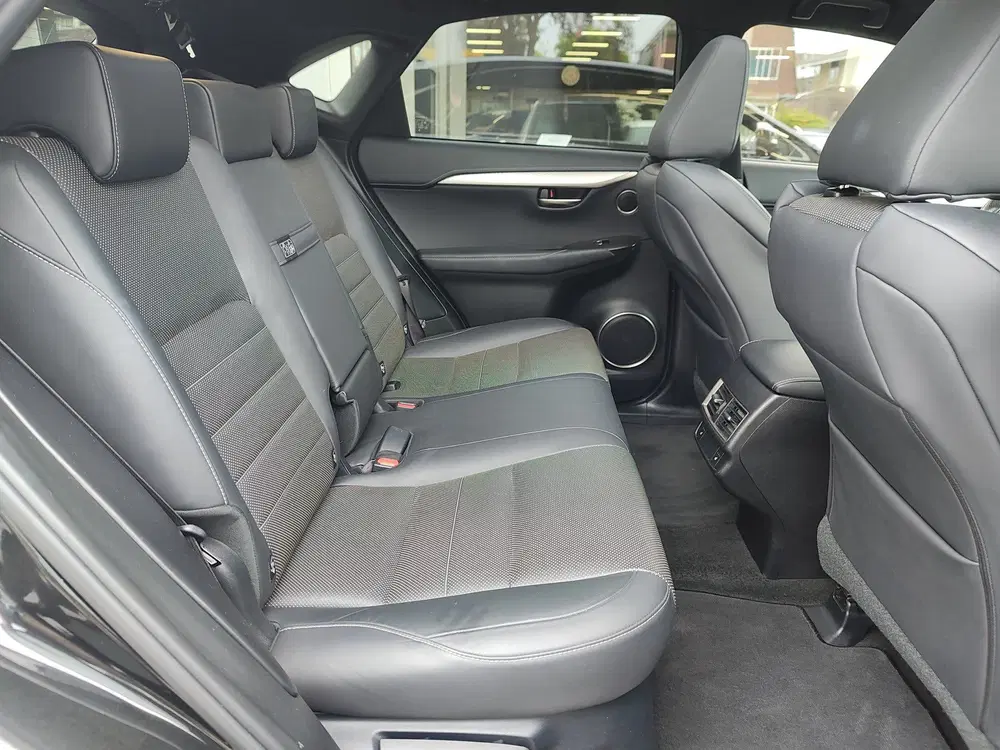 Lexus NX 300h AWD F SPORT LINE AUTOMAAT 360 Camera uit 2019, foto 10