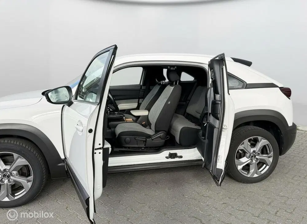 Mazda MX-30 e-SkyActiv 145 uit 2021, foto 15