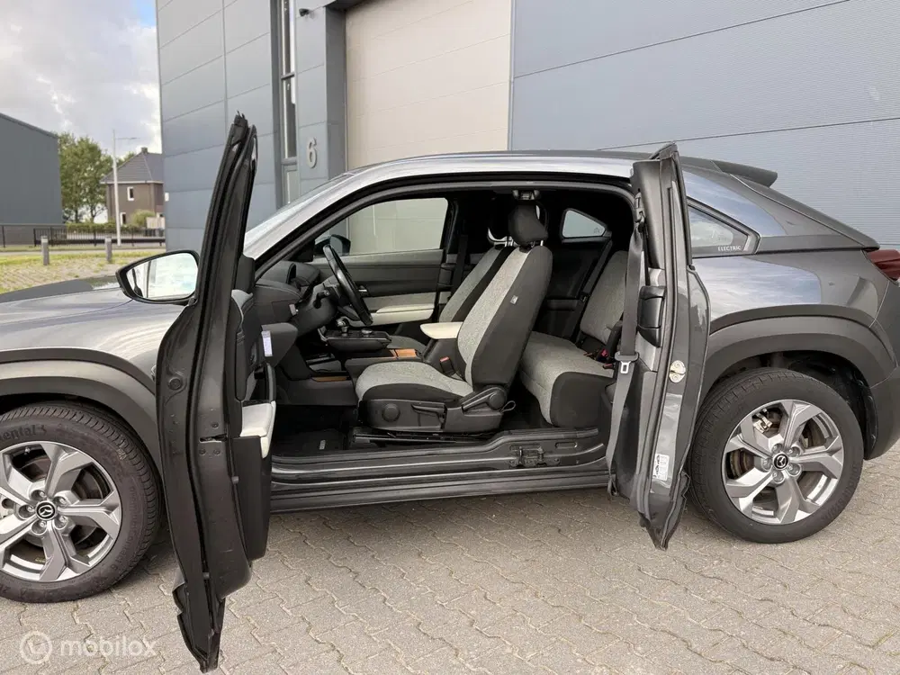 Mazda MX-30 e-SkyActiv 145 uit 2021, foto 14