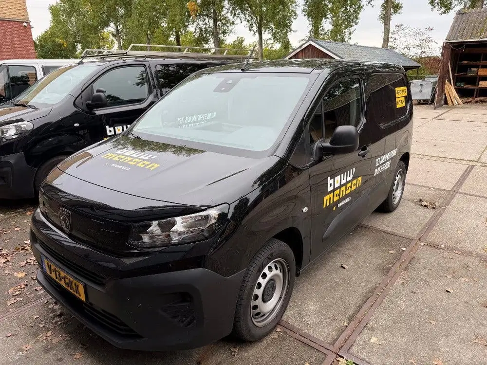 Peugeot Partner 1.5 Bluehdi 100pk S&S L1 2024 Zwart uit 2024, foto 2
