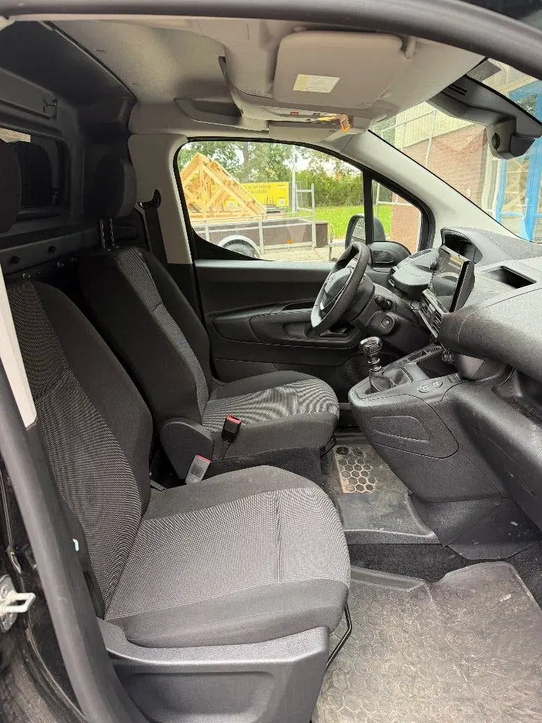 Peugeot Partner 1.5 Bluehdi 100pk S&S L1 2024 Zwart uit 2024, foto 5