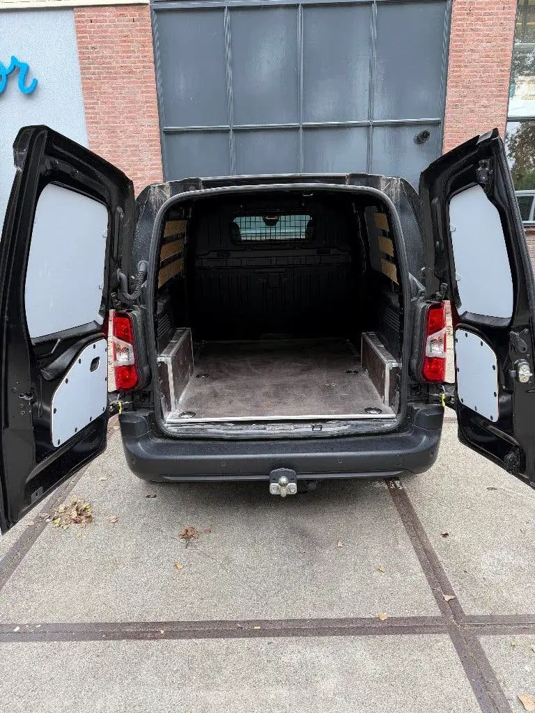 Peugeot Partner 1.5 Bluehdi 100pk S&S L1 2024 Zwart uit 2024, foto 7