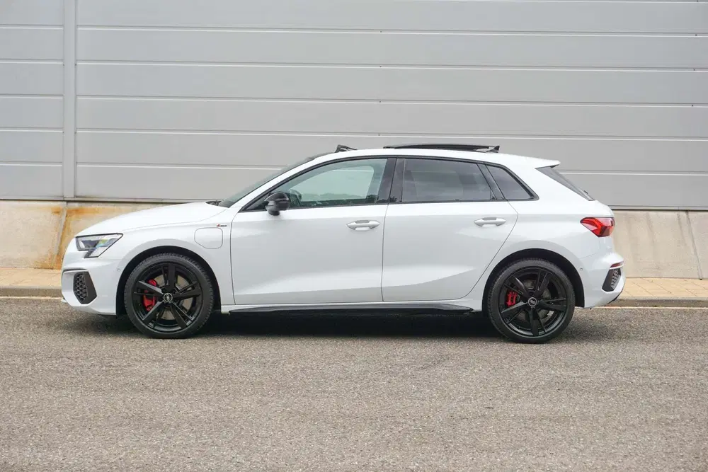 Audi A3 45 TFSIe 245pk PHEV S edition Competition uit 2023, foto 13