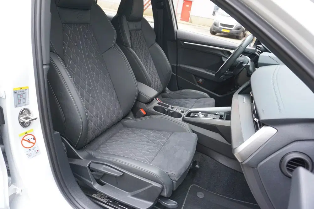 Audi A3 45 TFSIe 245pk PHEV S edition Competition uit 2023, foto 15